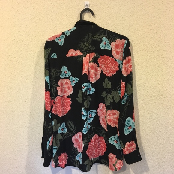 CeCe black and red floral blouse - Picture 2 of 4